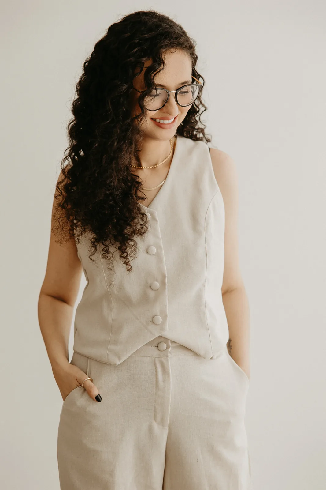 Fernanda Sales sorrindo